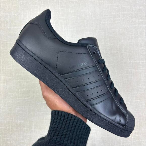 ♣️ Adidas Superstar “Triple Black” 11M - Picture 1 of 6